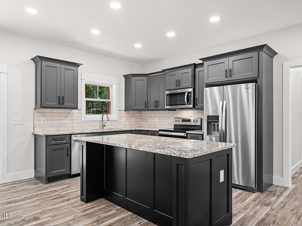 1st image of 135 Hawes Cir
