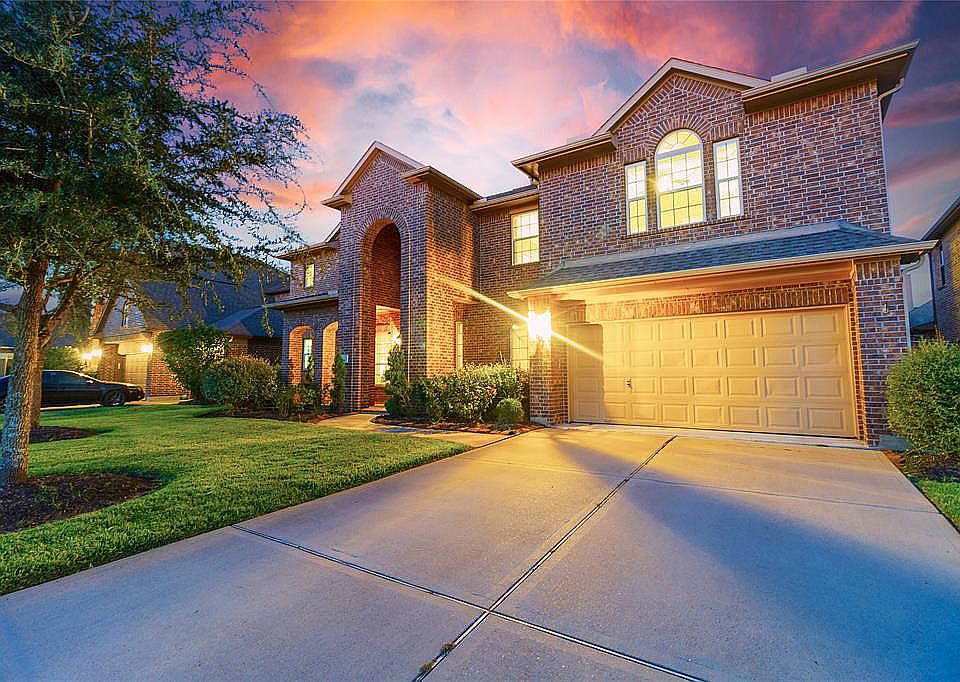 1st image of 3915 Banks Landing Ct