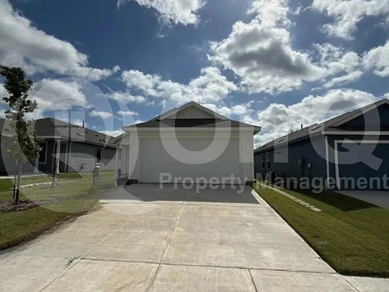 3911 Ontario Way — Photo 1
