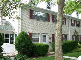 260 Village Dr, Hauppauge, NY 11788