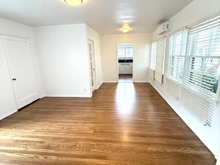 Bungalow - 1 bedroom + Office = natural wood floors, mini split a/c , new appliances, private pat... — Photo 19