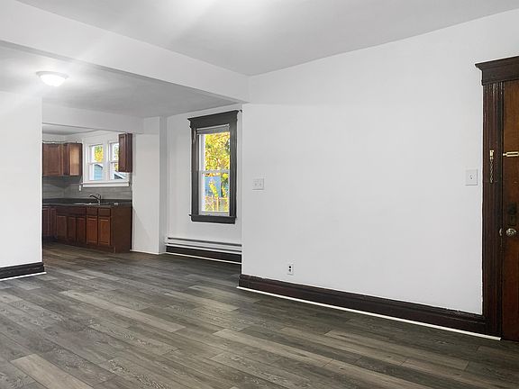 4th image of 105 Berkshire Pl #1