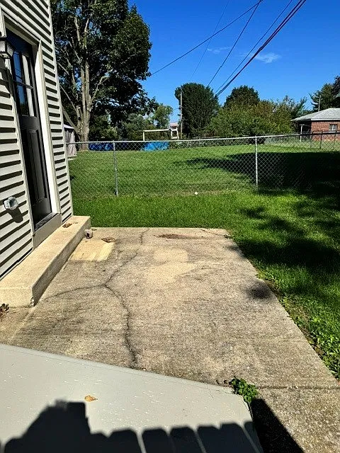 2 bed, 1.5 bath, 2584 sqft, $1,700 — Photo 4
