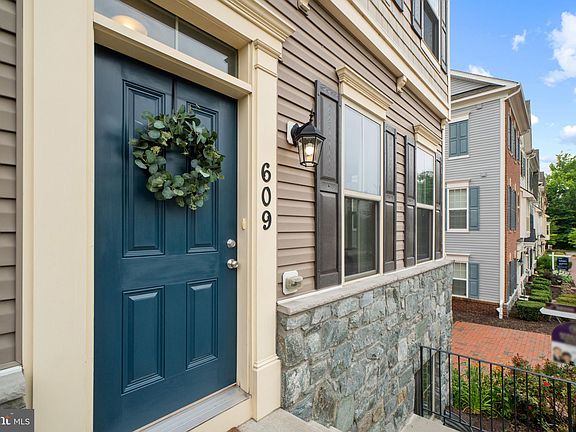4th image of 609 S Cherry Grove Ave