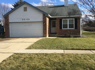 2S101 Continental Dr, Warrenville, IL