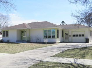 805 5th Ave, Decorah, IA 52101