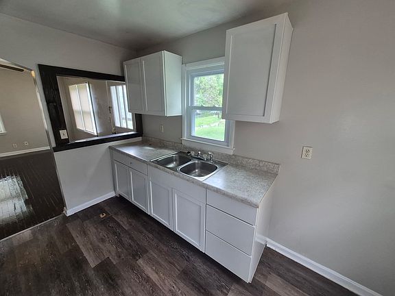 4th image of 4748 Meredith Ave