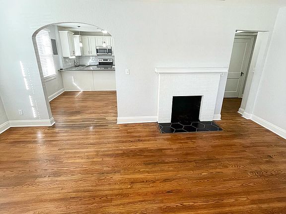 3rd image of 1601 Sheridan St
