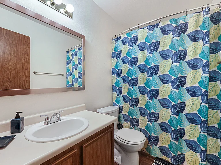Applegate Apartments — Photo 13