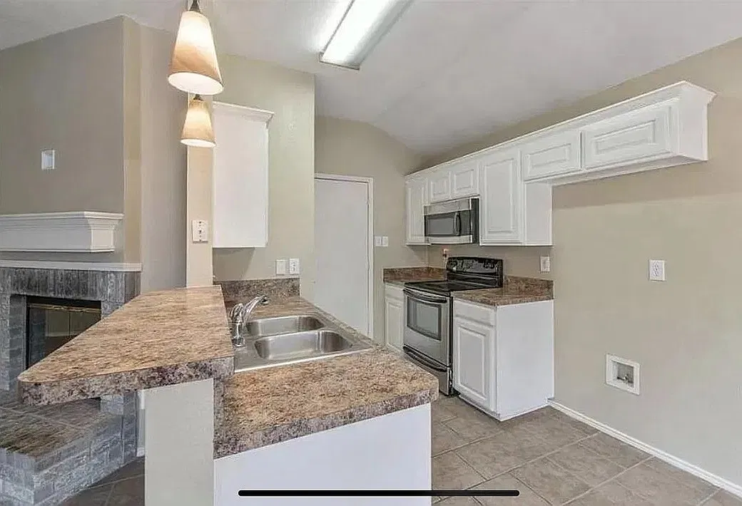 3 bed, 1277 sqft, $2,100 — Photo 3