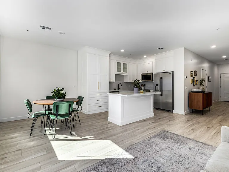 2265 W Echo Ln — Photo 8