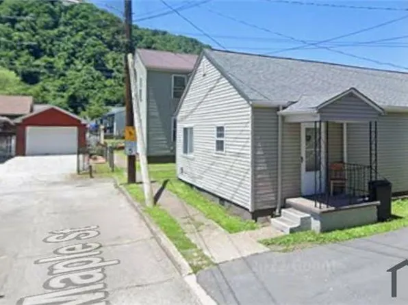 124 1/2 Maple St #4, Smithers, WV 25186