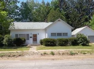 301 N Cayuga St, Buchanan, MI 49107