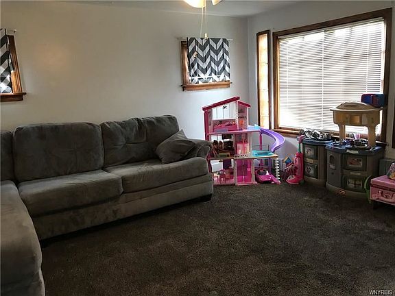 5th image of 109 Como Park Blvd
