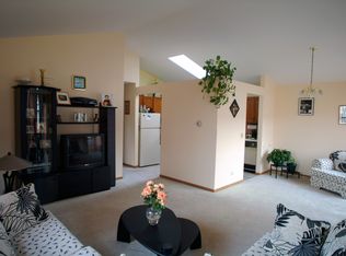 481 Le Parc Cir, Buffalo Grove, IL