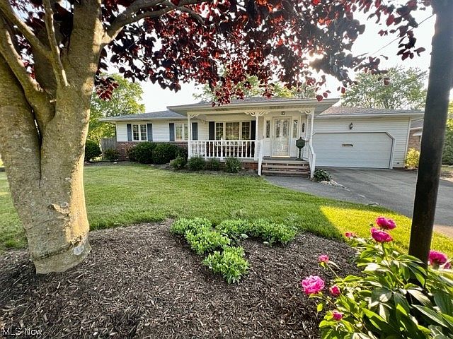 1st image of 261 Windsor Dr