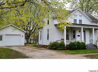 403 N Charles St, Carlinville, IL 62626