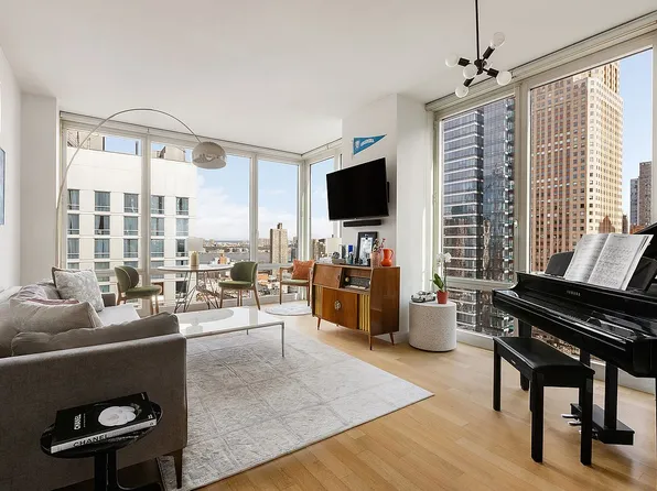 247 W 46th St APT 2501, New York, NY 10036