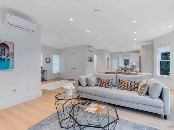 957 Nicola St #951, Vancouver, BC V6G 2C7