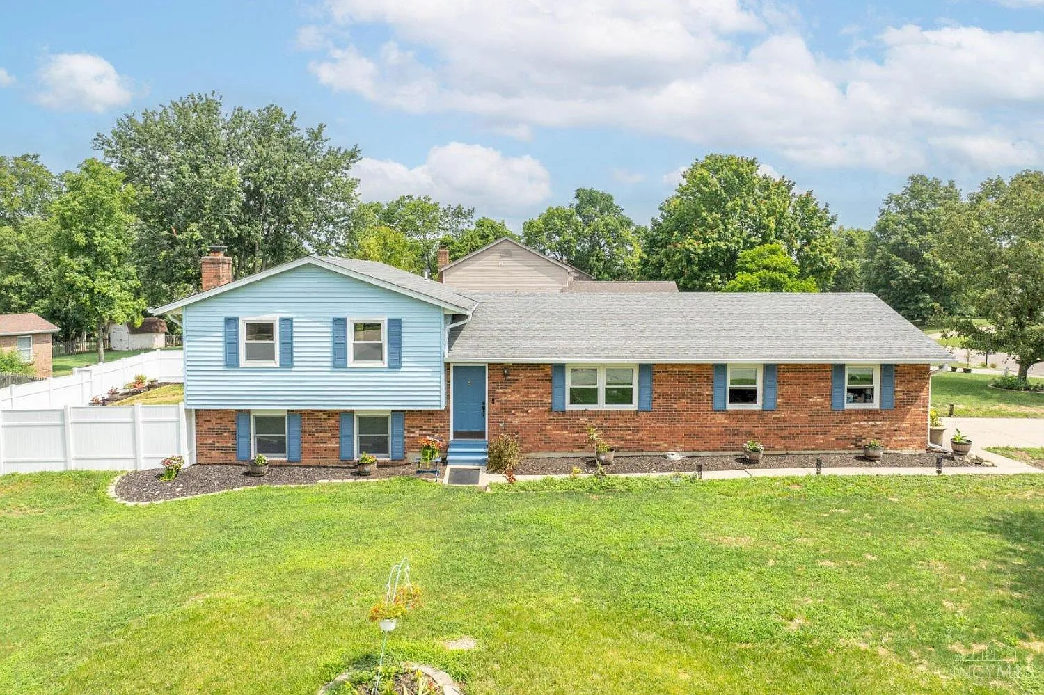 5085 Parkside Dr photo 1