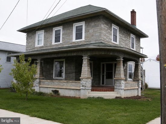 112 Strawberry St, Fredericksburg, PA 17026