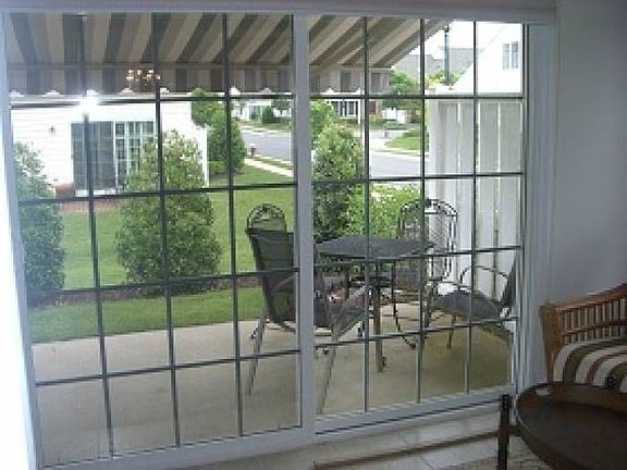 Patio w/retractble awning