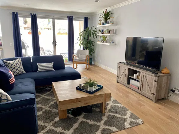 1025 N Kings Rd APT 108, West Hollywood, CA 90069