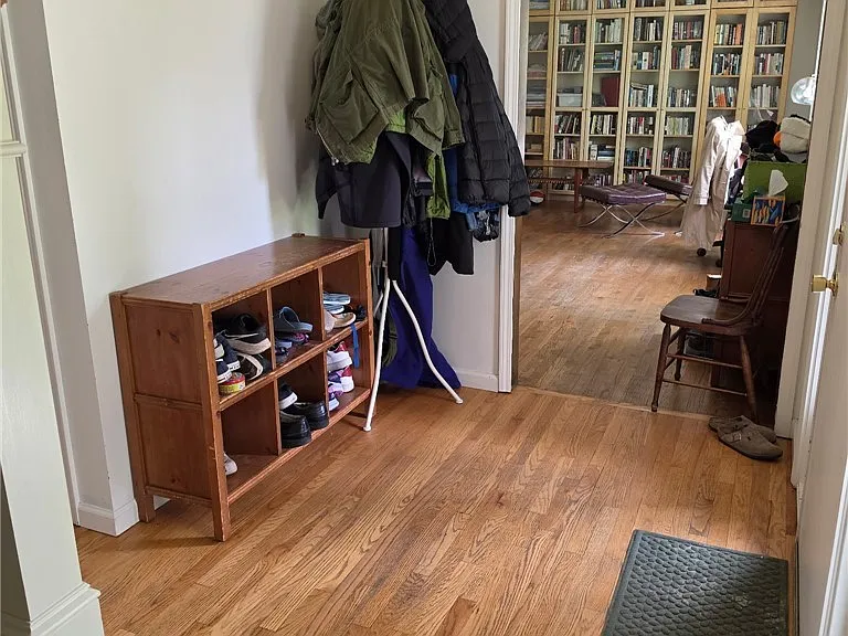 96 Charing Rd — Photo 3