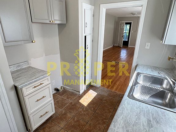 5th image of 612 Redwood Ave
