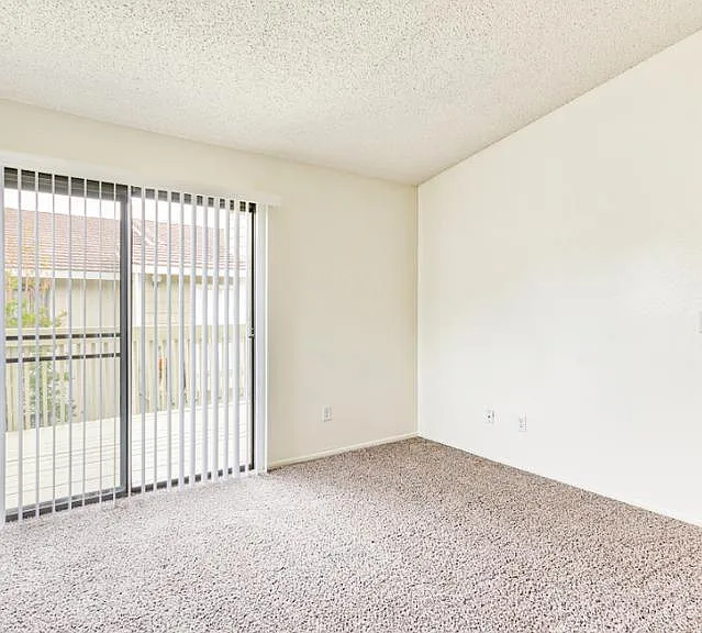 La Sierra Apartments — Photo 26
