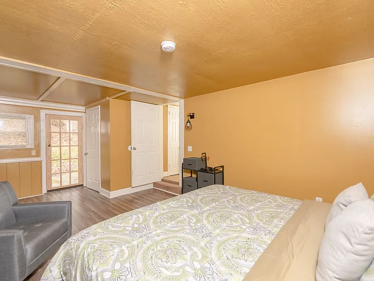4 E Miller Rd — Photo 8