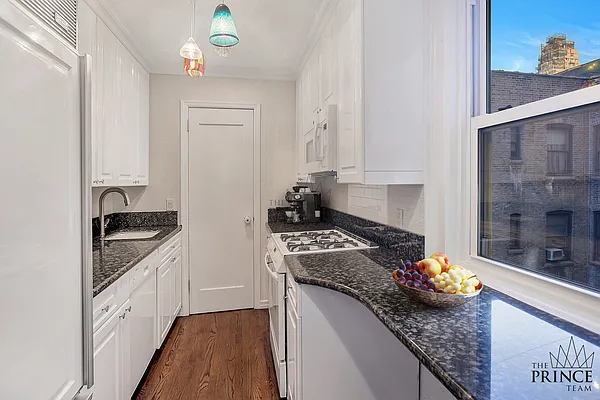 Sold by Compass | media 5