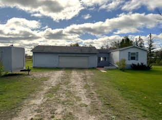 635 Old Mackinaw Rd, Cheboygan, MI 49721