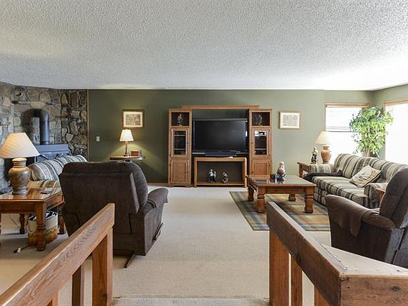 4th image of 15 Greenview Dr