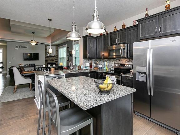 3rd image of 594 S Crescent Way