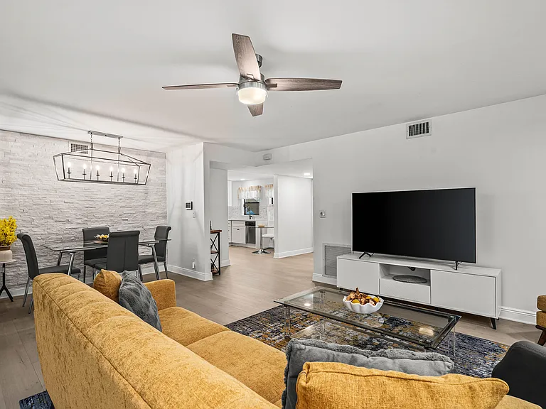 5945 Parkwalk Dr — Photo 15