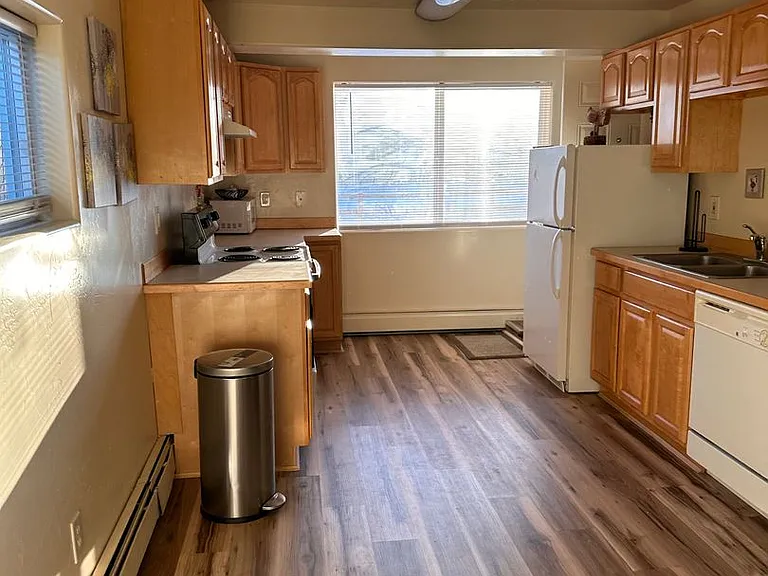 1307 W 38th Pl — Photo 8