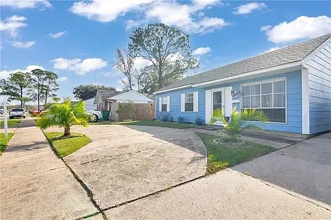 157 Millie Dr — Photo 2
