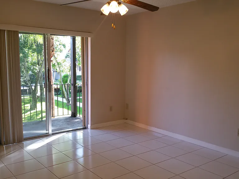 10786 N Kendall Dr #D14 — Photo 14