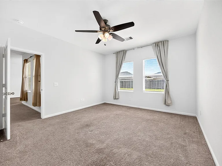 1024 Banyon Tree Ln — Photo 29