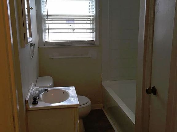 4th image of 1120 Courtland Ave