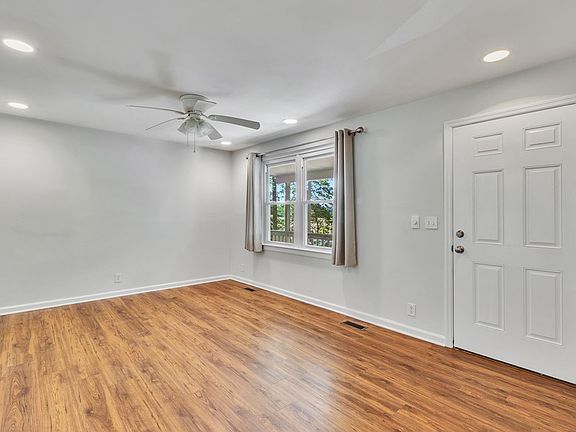 3rd image of 8993 River Rd