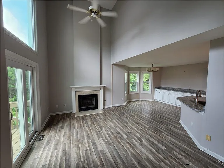 156 Stoneforest Dr — Photo 3