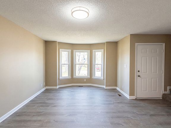 3rd image of 1157 Woodbridge Dr