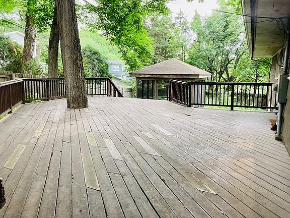 Huge Deck