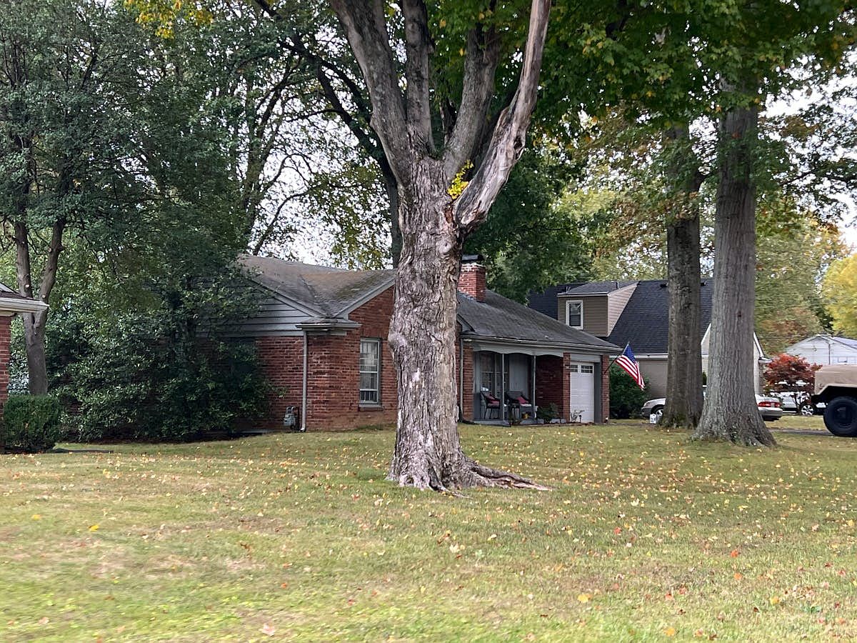8609 Charing Cross Rd, Bellemeade, KY 40222 Zillow