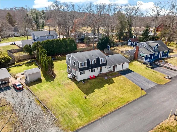 10 Ericsson Ln, Bristol, RI 02809