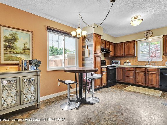 3rd image of 3017 Colchester Rd