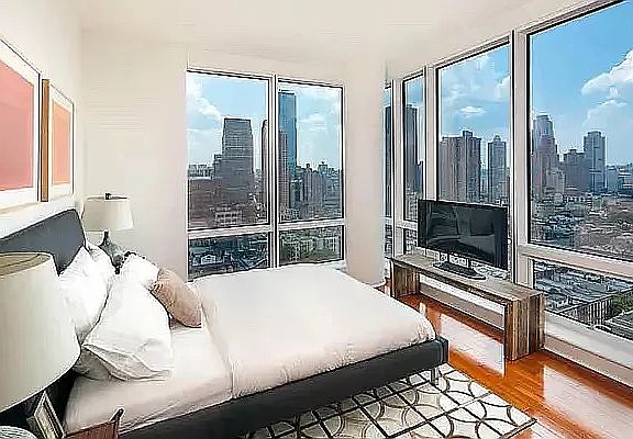 4th image of 306 W 48th St APT 30A