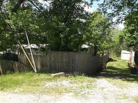 2nd image of 2613 Newark St #2613